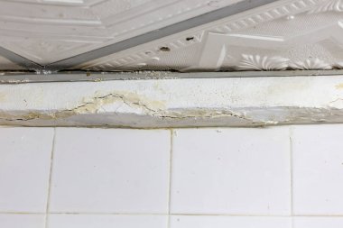 Memleket kirişlerinin çatlak sütunları