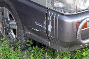 Wrinkles from the collision of the car