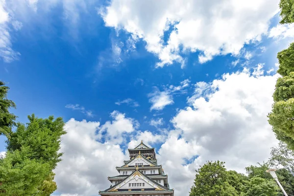 大阪城堡和周围的风景 — 图库照片