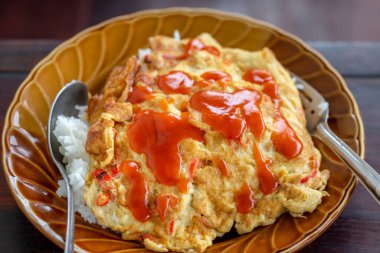 Pilavlı Tayland omleti.