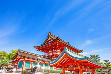 Tokyo 'daki Akusa Tapınağı civarındaki Sensoakji Tapınağı' nı inşa eden güzel bir mimari.