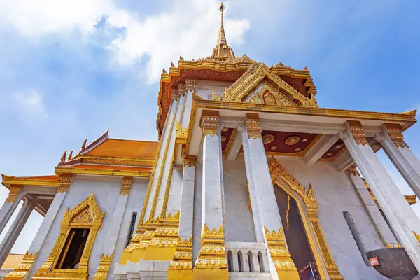 stock image Wat Traimit Wittayaram Worawihan It is a Theravada Buddhist temple. In Samphanthawong District, Yaowarat District, Bangkok