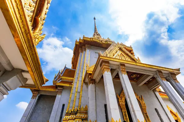 stock image Wat Traimit Wittayaram Worawihan It is a Theravada Buddhist temple. In Samphanthawong District, Yaowarat District, Bangkok