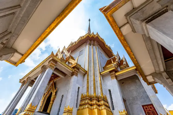 stock image Wat Traimit Wittayaram Worawihan It is a Theravada Buddhist temple. In Samphanthawong District, Yaowarat District, Bangkok