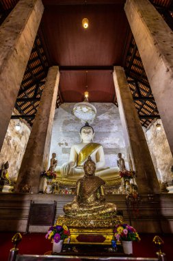 Heykel ve Buddha 'nın ne işi var burada?