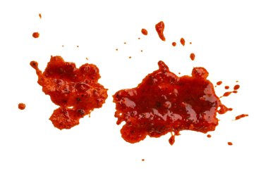 Ketçap beyaz arkaplanda izole edildi.