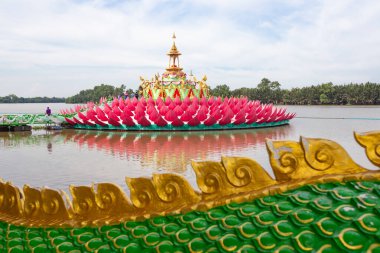 Tayland 'daki güzel lotus tapınağı.