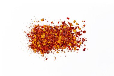 Beyaz arkaplanda izole edilmiş baharatlar ve bitkiler