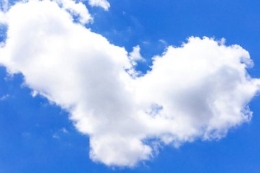 Beyaz kabarık bulutlu mavi gökyüzü, güzel bulutlar, arka plan