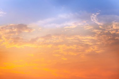 Güzel gökyüzü arkaplanı ve bulutlar.