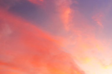 bulutlar ile renkli gökyüzü arka plan.