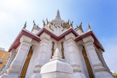 Bangkok Şehri Sütun Tapınağı Sanam Luang 'ın güneydoğu köşesinde, Büyük Saray' ın karşısında, Phra Nakhon Bölgesi, Bangkok.
