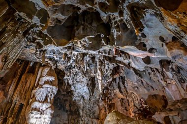 güzel renkleri ile mağara