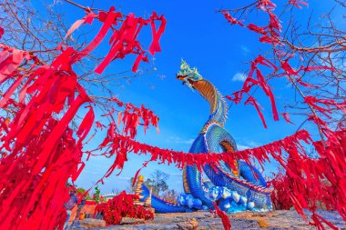 Tapınakta Çin ejderhası heykeli