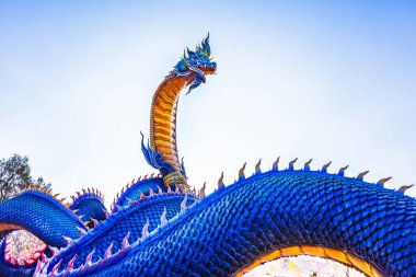 Parktaki ejderha heykeli