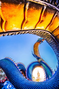 Parktaki ejderha heykeli