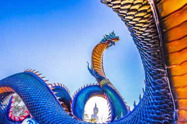 Şehirdeki ejderha heykeli