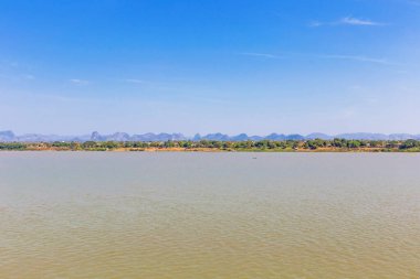 Sabahları gölün güzel manzarası