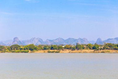 Nehir ve güzel manzara.