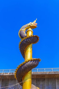 Barselona şehrindeki ejderha heykeli.