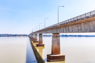 Tayland şehrindeki nehir.