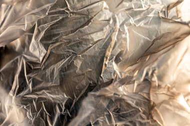 Buruşmuş kahverengi plastik torba. soyut arkaplan.