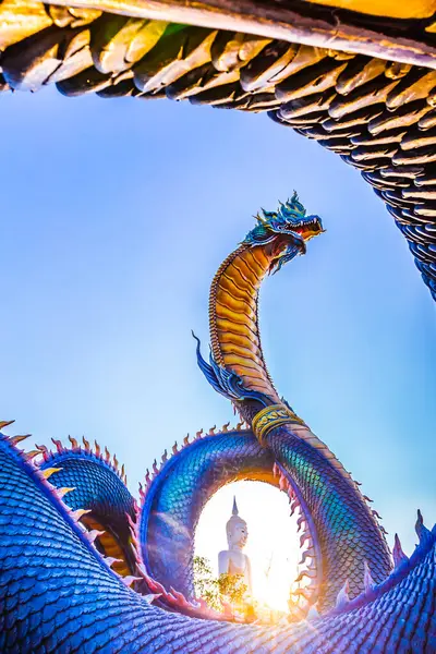 Bangkok 'taki cennetin tapınağındaki ejderha heykeli