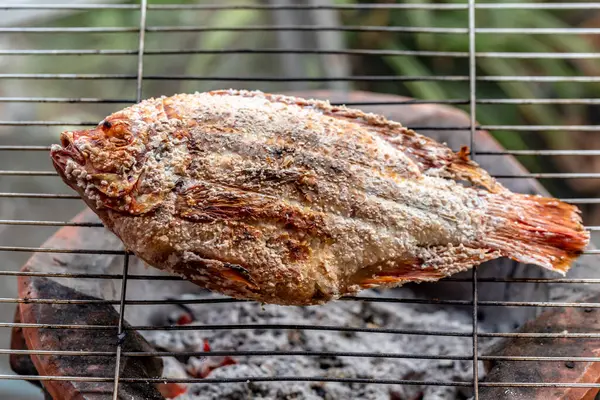 Baharatlı ızgara balık.