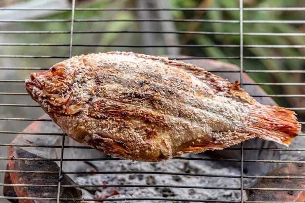 Kömürde ızgara balık..