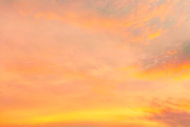 Gün batımı ya da gündoğumu. Renkli gökyüzü. doğal arkaplan.