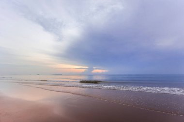 Deniz kıyısının güzel manzarası