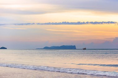 Okyanusun üzerinde gün batımı