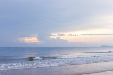 Sahilde güzel bir gün batımı