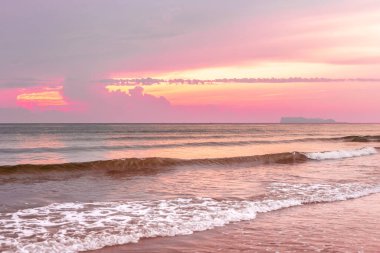 Denizde güzel bir gün batımı