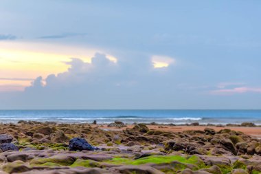 Sahilde gün batımı