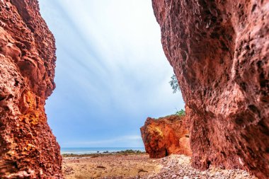 Deniz kıyısının güzel manzarası