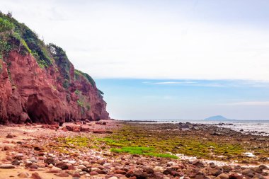 Güzel deniz manzarası ve kumsal.