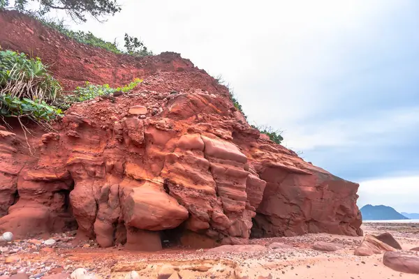 Tayland 'daki güzel kayalık plaj..