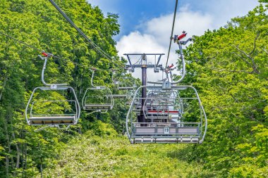 Dağlardaki teleferik.