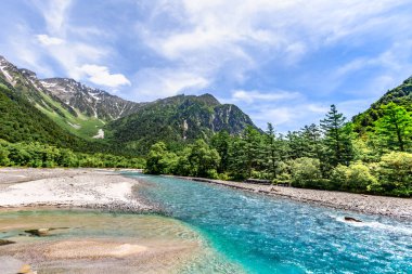 Dağların güzel manzarası