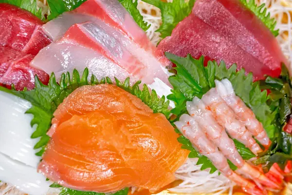 Sasaşimi, geleneksel Japon yemekleri.