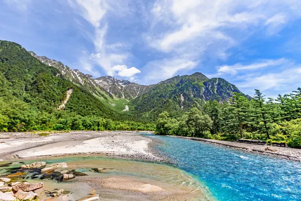 Dağların güzel manzarası