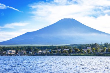 Japonya 'daki Fuji Dağı ve Kawaguchiko Gölü