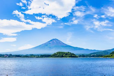 Yamanakako 'lu Fuji Dağı' nın güzel manzarası ya da Yamanashi Gölü 'nün çevresindeki Gölü.