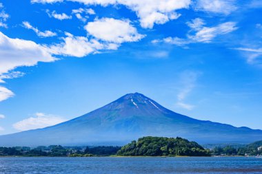 Yamanakako 'da Fuji Fuji' nin güzel manzarası ya da sonbahar mevsiminde Yamanyamlake