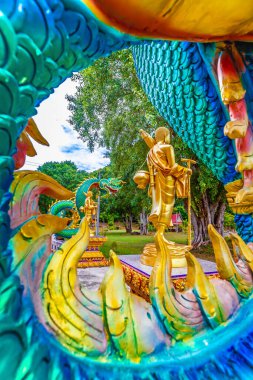 Kham şehrindeki Wat Kong tapınağındaki güzel ejderha heykeli, Chiang Mai, Tayland