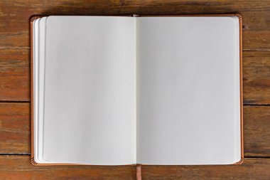 Ahşap arka plan boş kitap.
