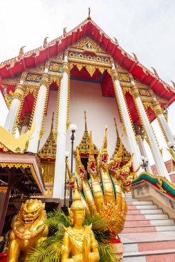 Chiang Mai, Tayland 'daki Doi Suthep Tapınağı' nda. Tayland, Asya 'da popüler bir seyahat ve turizm beldesi.