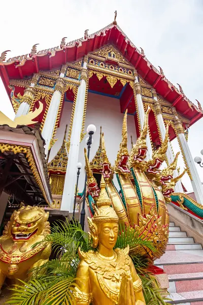 Thai stili sanat heykeli tapınakta, Tayland