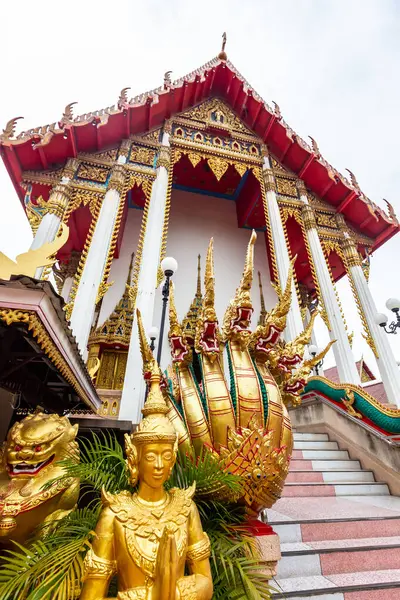 Altın Buda heykeli tapınakta, Chiang Mai vilayeti, Tayland